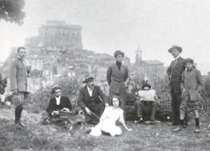 Famiglia Pirandello a Soriano nel Cimino, con Rosso di San Secondo? e altri - forse Romagnoli?-, 1908-1912?