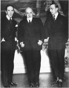 Marcel L'Herbier, Pirandello e Ivan Mozzhukhin (Yvan Mosjoukin) 1925. Foto d'occasione per il film Il fu Mattia Pascal